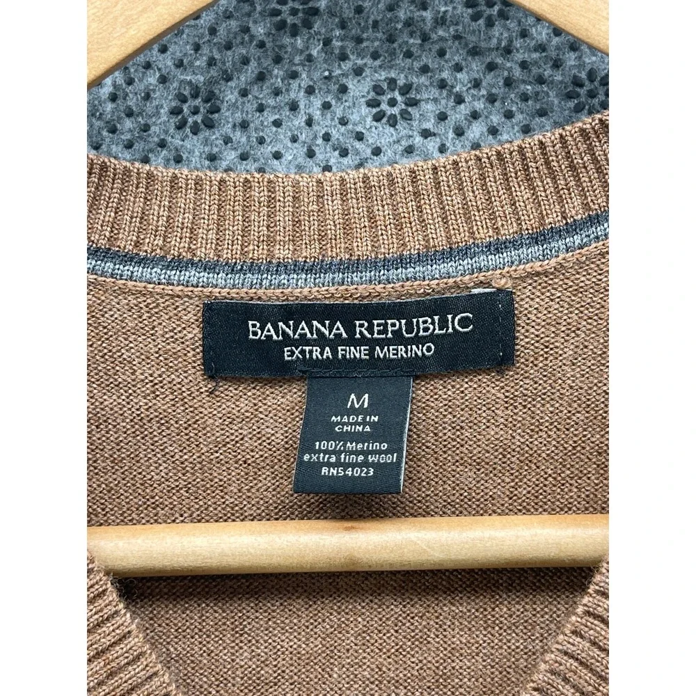 Banana Republic Mens M Extra Fine Merino Wool V-Neck Sweater Camel Brown